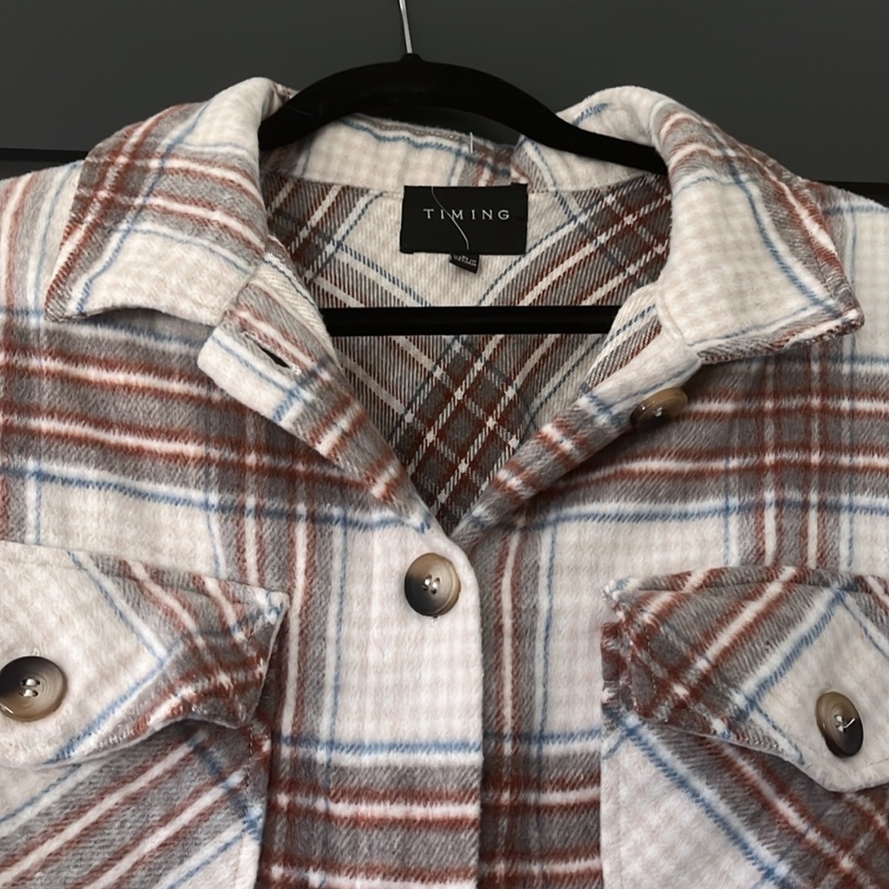 NWOT Timing Plaid Button Down Flannel Shacket Women's Size Large White Blue Tan - Picture 5 of 8